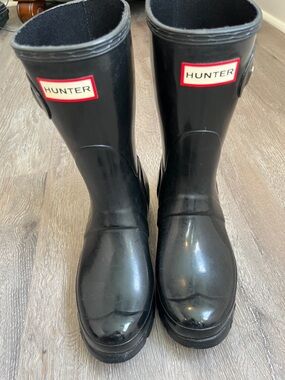Hunter Black Rubber Mid-Calf Rain Boots